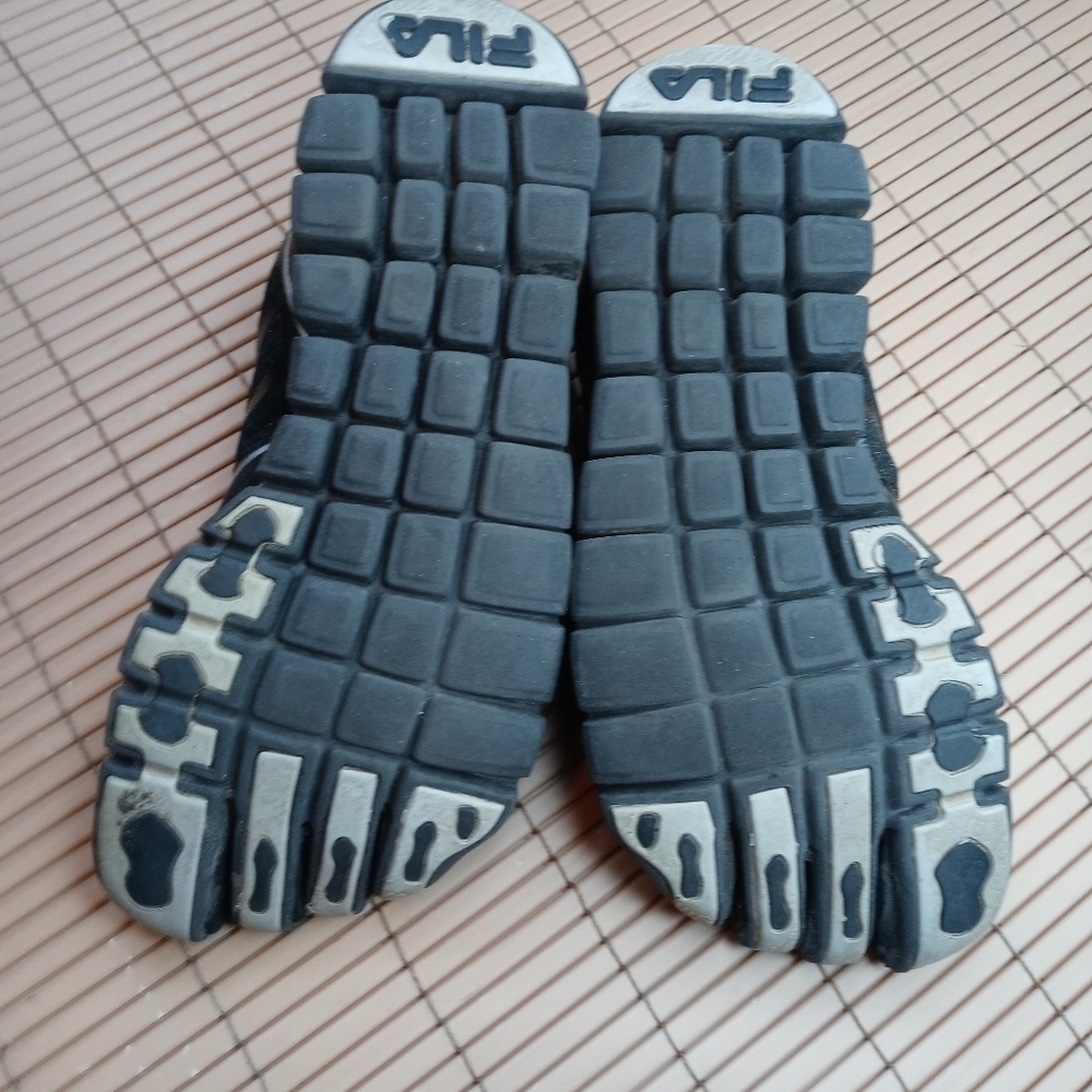 Fila Skelatoes black mesh fabric barefoot shoes. Bungee lace. men's sz 8 . 23 pm - Picture 10 of 10